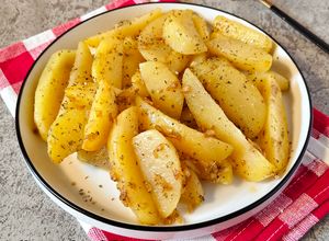 Foto resep Garlic Potatoes With Oregano