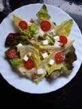 Ensalada con queso feta y nueces