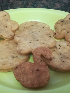 पंजाबी मठरी (Punjabi Mathri Recipe In Hindi) रेसिपी मुख्य फोटो