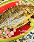 Tilapia baked with carrots and onions
