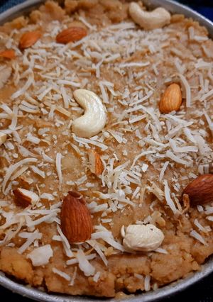 સુખડી (Sukhdi Recipe In Gujarati) રેસીપી મુખ્ય ફોટો