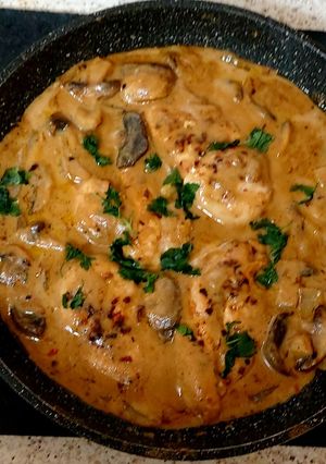 A picture of My Cayenne, Red Peppered Chicken & Mushrooms 🥰 #Mainmeal.
