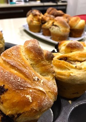 Φωτογραφία της συνταγής Cruffins με φουντούκια και πραλίνα φουντουκιού με σοκολάτα υγείας