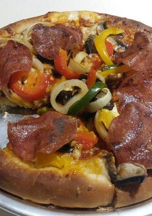 A picture of Cheesy capsicum onion pizza.