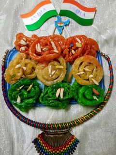 इन्स्टंट जिलेबी (instant jalebi recipe in marathi) रेसिपी चे मुख्य फोटो