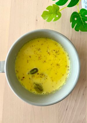 صورة لوصفة مشروب الحليب الذهبي بالكركم