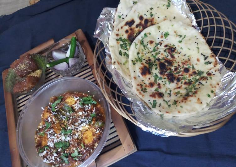 Butter naan with kadhai paneer