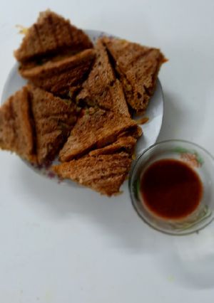 A picture of Masala toast.