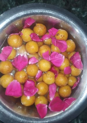 ગુલાબ જાબુ (Gulab Jamun Recipe In Gujarati) રેસીપી મુખ્ય ફોટો