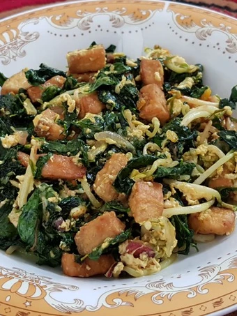 Langkah Mudah untuk Menyiapkan Resep  Tumis KTT (Katuk daun, Touge dan Tahu) yang Sempurna, Lezat