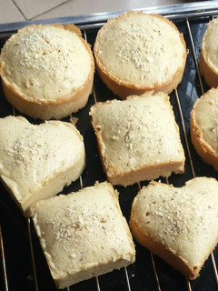 A picture of Vanilla cake with coconut sprinkle.