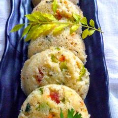 A picture of Vegetable Rava idli.