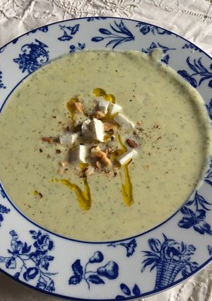 Una foto de Crema de calabacín con queso de cabra