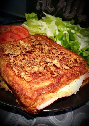 Une photo de Croque Monsieur façon pain perdu