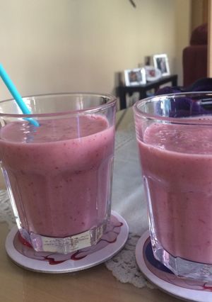 Una foto de Batido fresa-plátano fácil