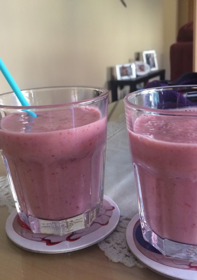 Una foto de Batido fresa-plátano fácil