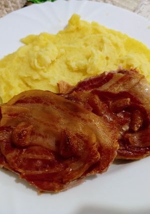 Baconös, fokhagymás sertéskaraj sütőben sütve recept fotója