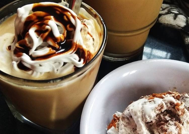 Frothy coffee with ice cream