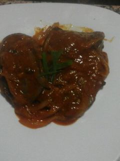 Una foto de Hígado de ternera encebollado con tomate