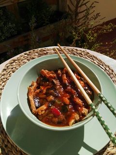 Una foto de Pavo con salsa de ostras y verduras