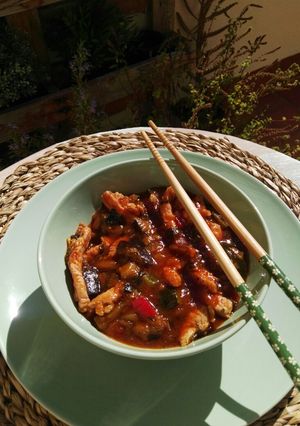 Una foto de Pavo con salsa de ostras y verduras