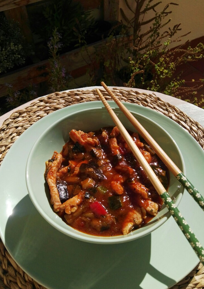 Una foto de Pavo con salsa de ostras y verduras