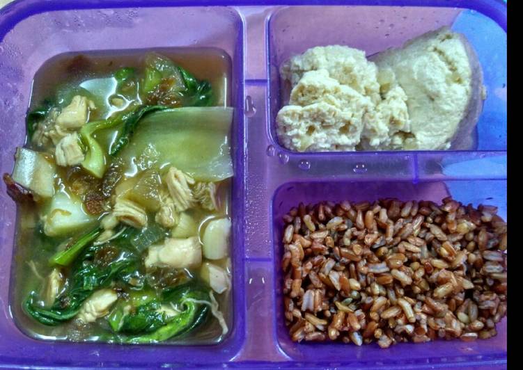 Resep diet day 2 : pakcoy bawang putih. Tahu sutra kukus. Nasi merah