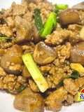 หมูสับผัดน้ำมันหอยใส่เห็ดฟาง