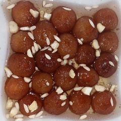 A picture of Bread Gulab Jamun.