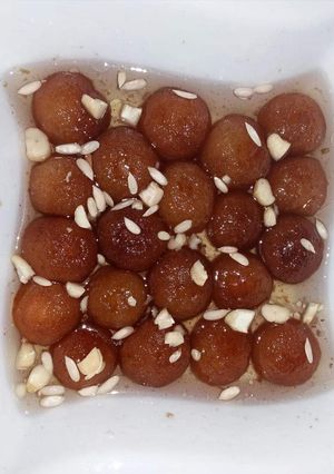 A picture of Bread Gulab Jamun.