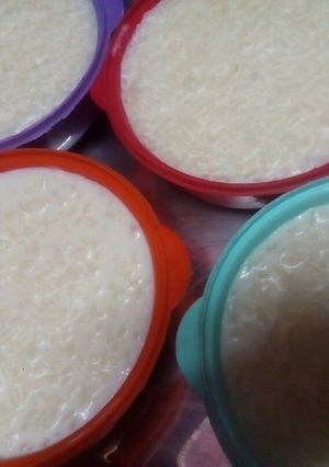 صورة لوصفة أرز باللبن حلو مغذى مع الولاد في اللانش بوكس 🍴🚌