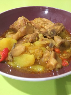Una foto de Patatas guisadas con costillas y setas en la Magefesa