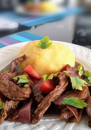 Una foto de Lomo de Res al Jugo 👍🇵🇪