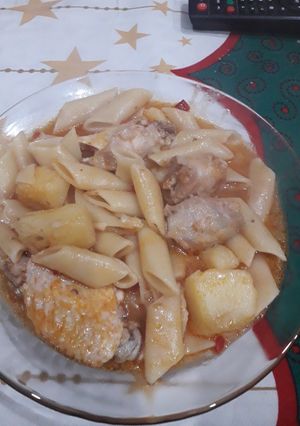 Una foto de Guiso de fideos con pollo