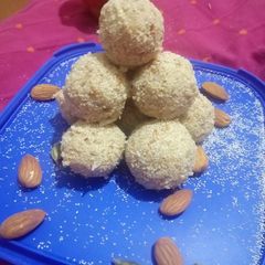 A picture of Suji ladoo.