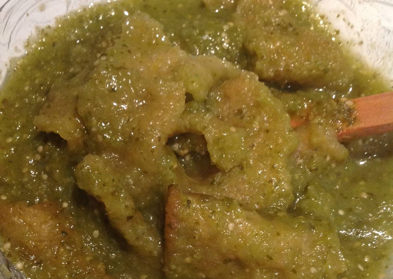 Chicharrón de cerdo en salsa verde