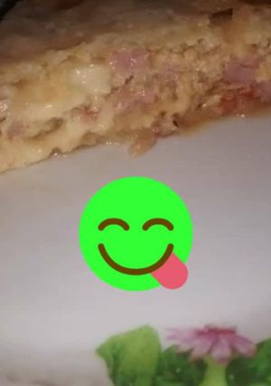 Una foto de Tarta fácil de :jamón, muzzarela, ají rojo y cebollas