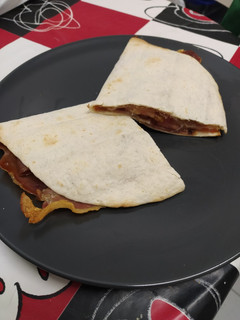 Una foto de 🌮 Quesadilla Ibérica