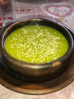 Una foto de Crema especiada vegana de zapallitos