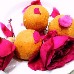 A picture of Besan laddu.