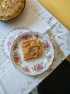 Una foto de Empanada de tres carnes picadas