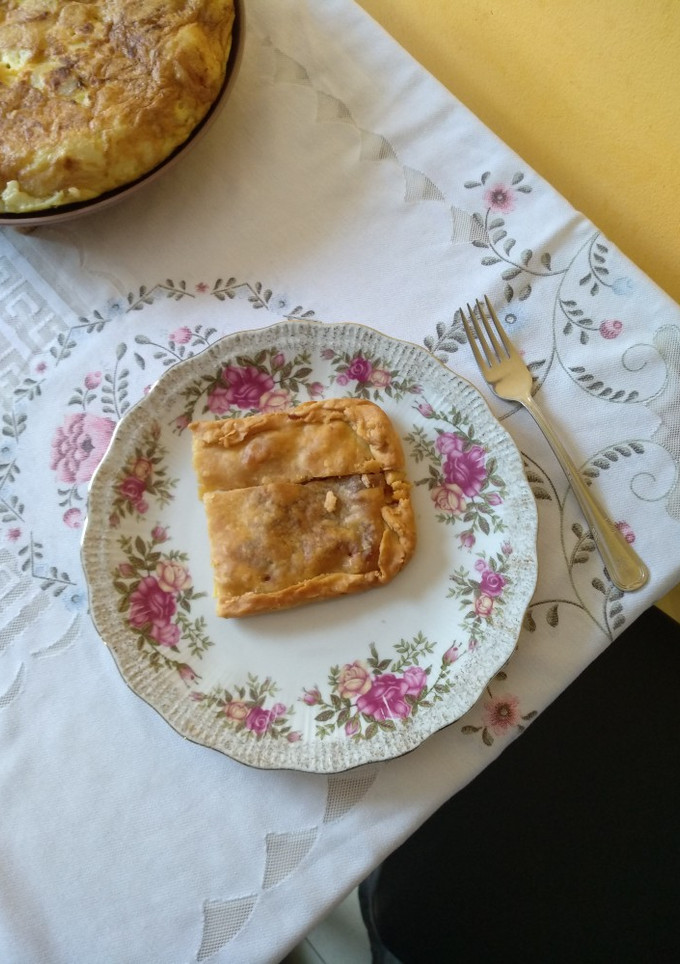 Una foto de Empanada de tres carnes picadas
