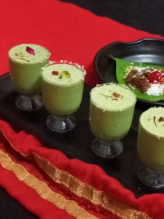 પાન શોટ્સ (Paan Shots Recipe In Gujarati) રેસીપી મુખ્ય ફોટો