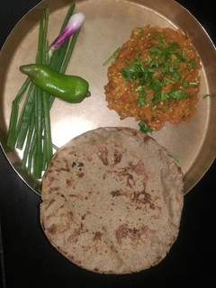 કાઠિયાવાડી રીંગણ નો ઓળો (Kathiyawadi Ringan Oro Recipe In Gujarati) રેસીપી મુખ્ય ફોટો