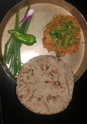 કાઠિયાવાડી રીંગણ નો ઓળો (Kathiyawadi Ringan Oro Recipe In Gujarati) રેસીપી મુખ્ય ફોટો