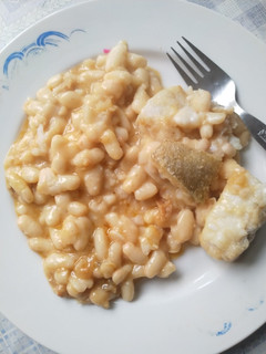 Una foto de Bacalao con habas