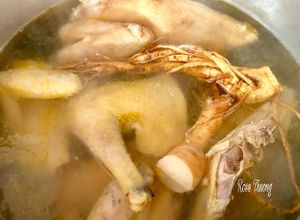 Hình của món Gà Hầm Sâm.