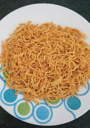 તીખી સેવ (Tikhi Sev Recipe In Gujarati) રેસીપી મુખ્ય ફોટો