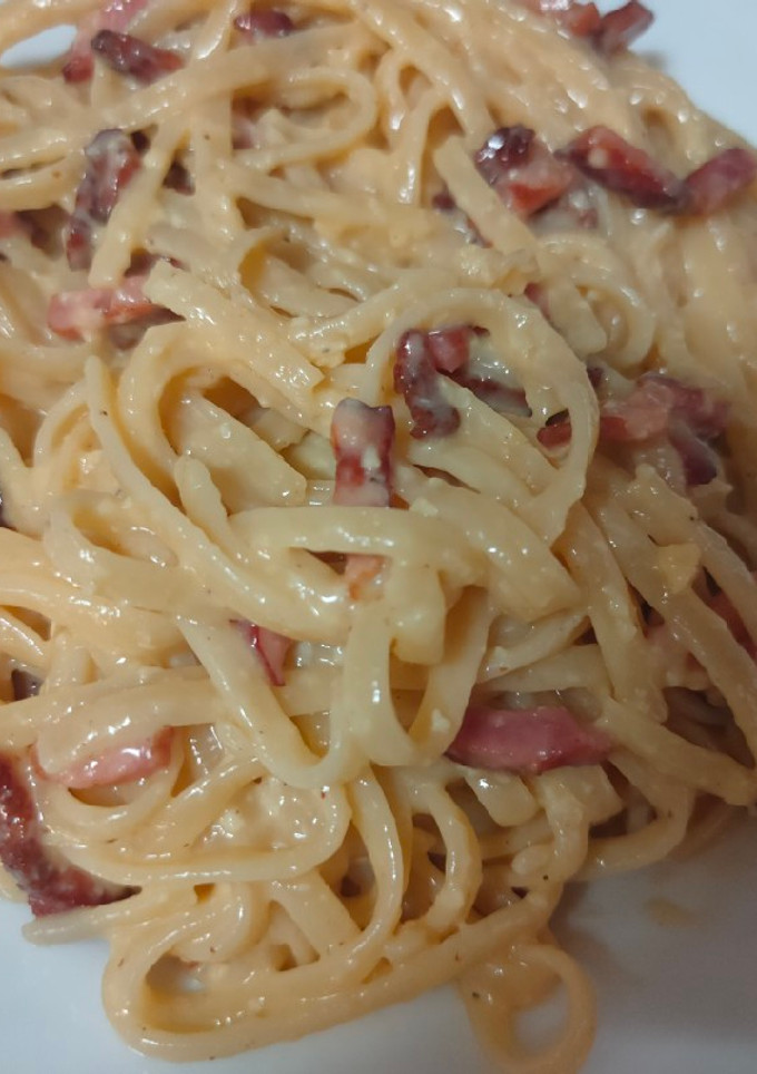 Una foto de Tallarines a la carbonara
