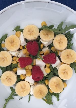 Foto principal de Ensalada verde con frutos rojos